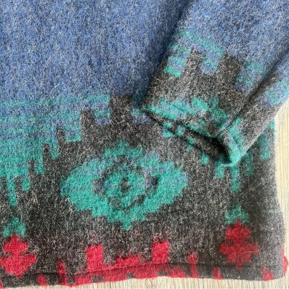 Vintage Woolrich Aztec Print Hooded Poncho - Picture 4 of 16